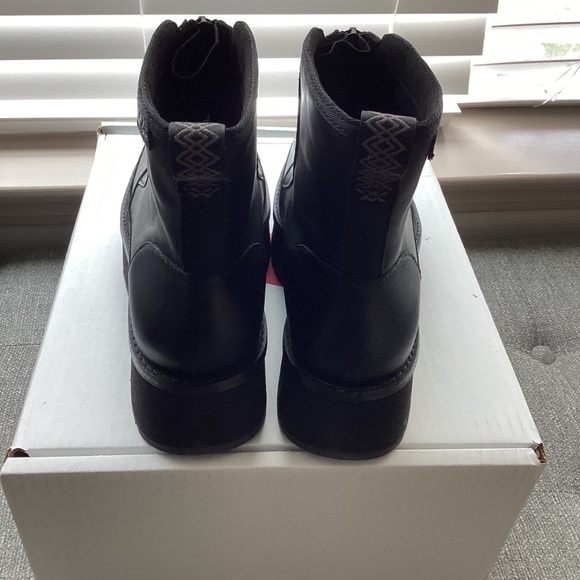 UGG® Women's CityFunc Zip Booties, size 9.5 - Picture 3 of 10